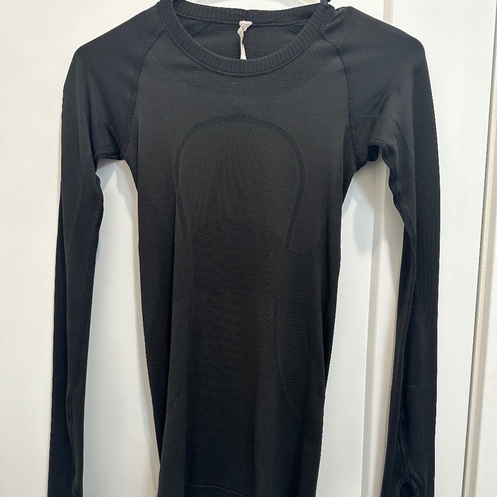 Lululemon women’s swiftly tech long sleeve